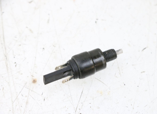 CONTACTEUR FEU STOP GAUCHE