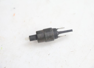 CONTACTEUR FEU STOP GAUCHE
