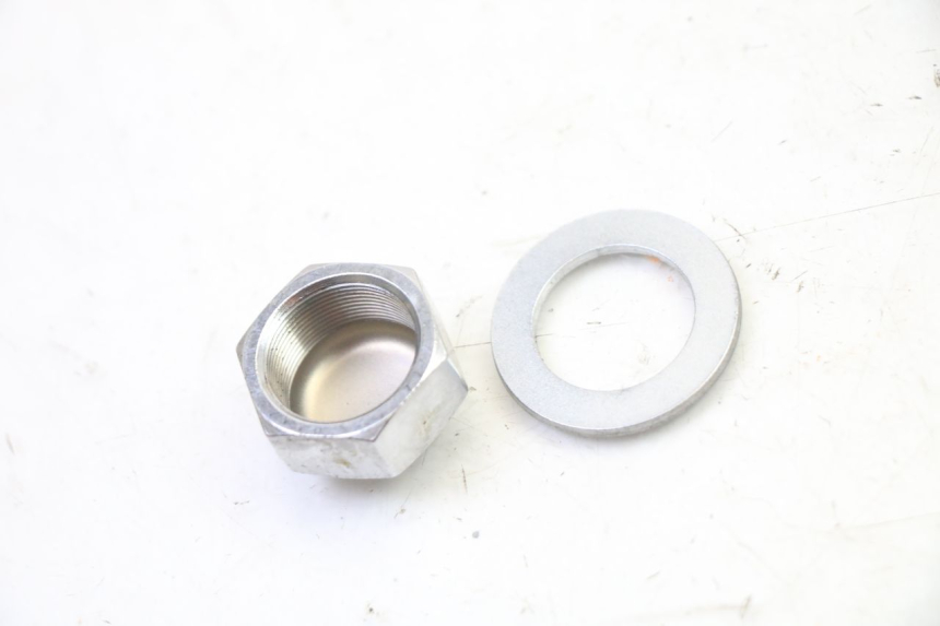 photo de ÉCROU TÉ FOURCHE YAMAHA FZ6 FAZER S2 600 (2007 - 2011)