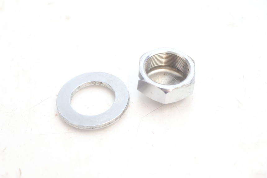 photo de ÉCROU TÉ FOURCHE HONDA XLV VARADERO 125 (2007 - 2012) - Gros plan technique