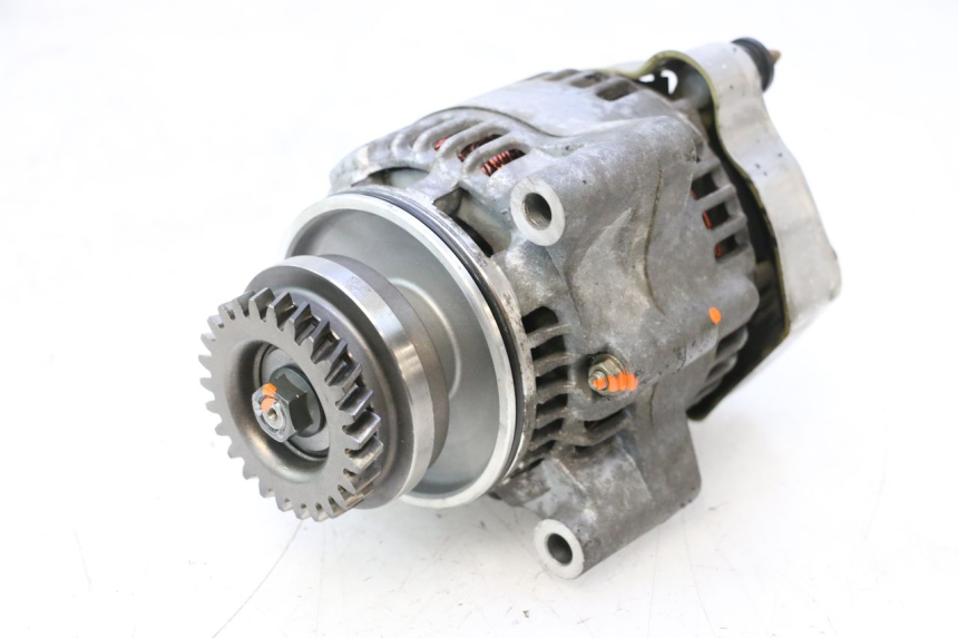 photo de ALTERNATEUR SUZUKI GSF N BANDIT 1200 (2001 - 2005) - Vue principale