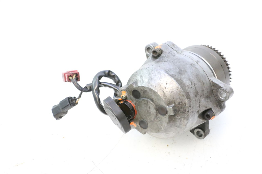photo de ALTERNATEUR HONDA ST PAN EUROPEAN 1100 (1990 - 2002) - Gros plan technique