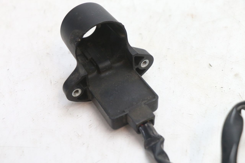 photo de ANTENNE TRANSPONDEUR YAMAHA FJR 1300 (2001 - 2005) - Gros plan technique