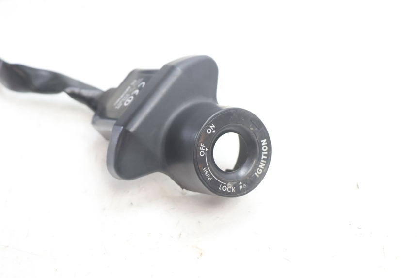 photo de ANTENNE TRANSPONDEUR YAMAHA FJR 1300 (2001 - 2005) - Zoom état d’usage
