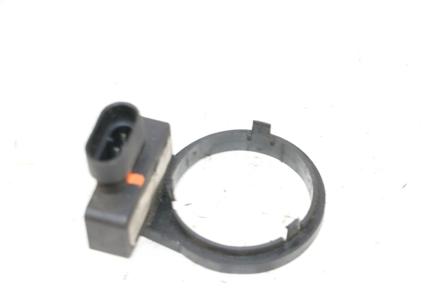 photo de ANTENNE TRANSPONDEUR PIAGGIO MP3 LT 400 (2007 - 2012) - Autre angle de vue