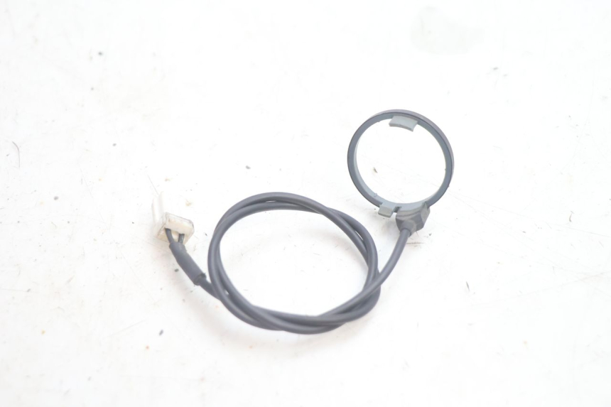 photo de ANTENNE TRANSPONDEUR PEUGEOT SATELIS 125 (2013 - 2018) - Gros plan technique