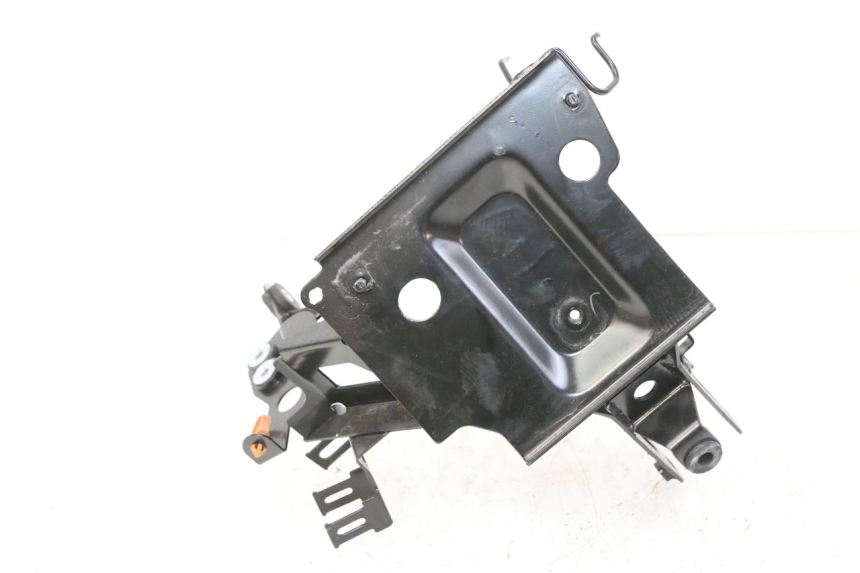 photo de ARAIGNEE FACE AVANT YAMAHA XMAX X-MAX 125 (2021 - 2025) - Gros plan technique