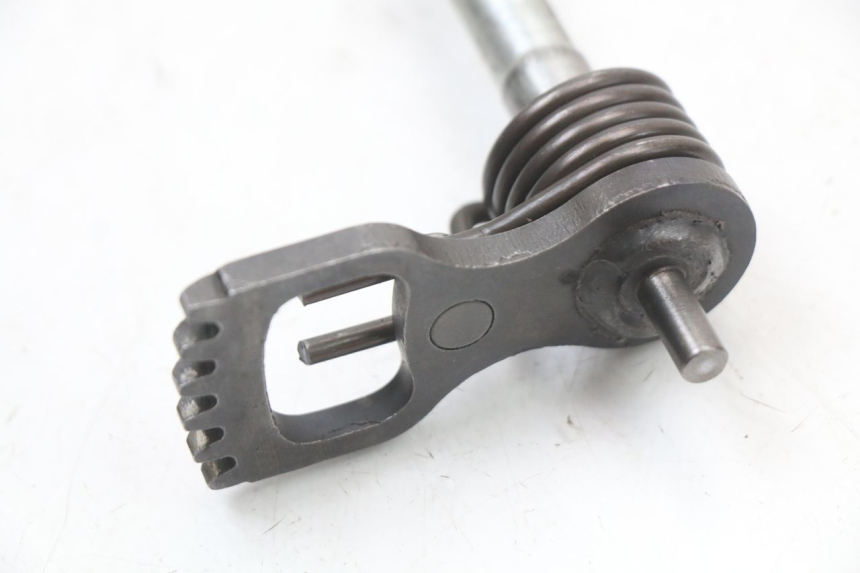 photo de Gear shift shaft HYOSUNG GV AQUILA 125 (2000 - 2004) - Autre angle de vue