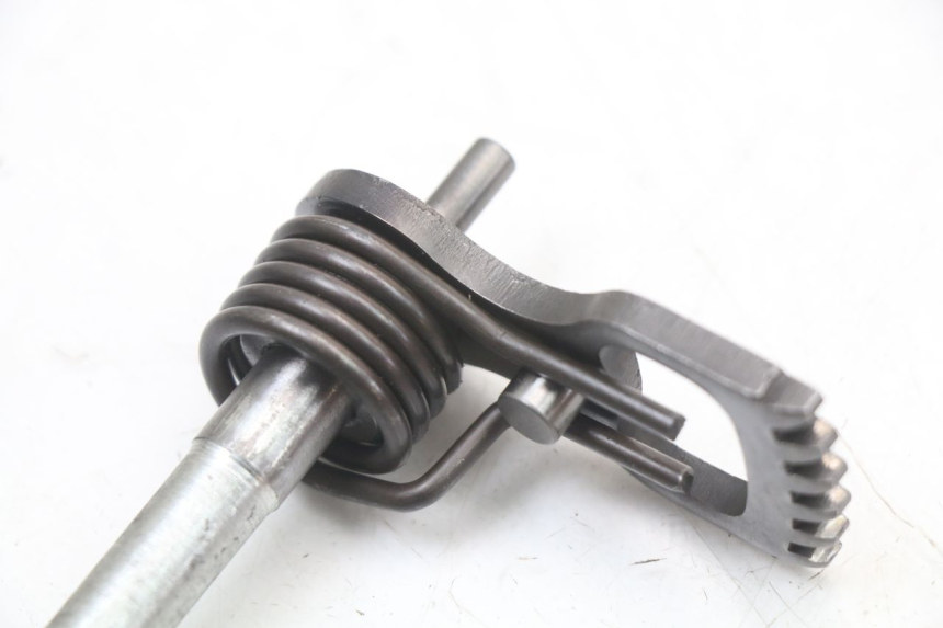 photo de Gear shift shaft HYOSUNG GV AQUILA 125 (2000 - 2004) - Gros plan technique