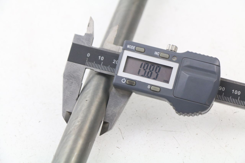 photo de AXE BRAS OSCILLANT APRILIA RSV MILLE 1000 (2000 - 2003)