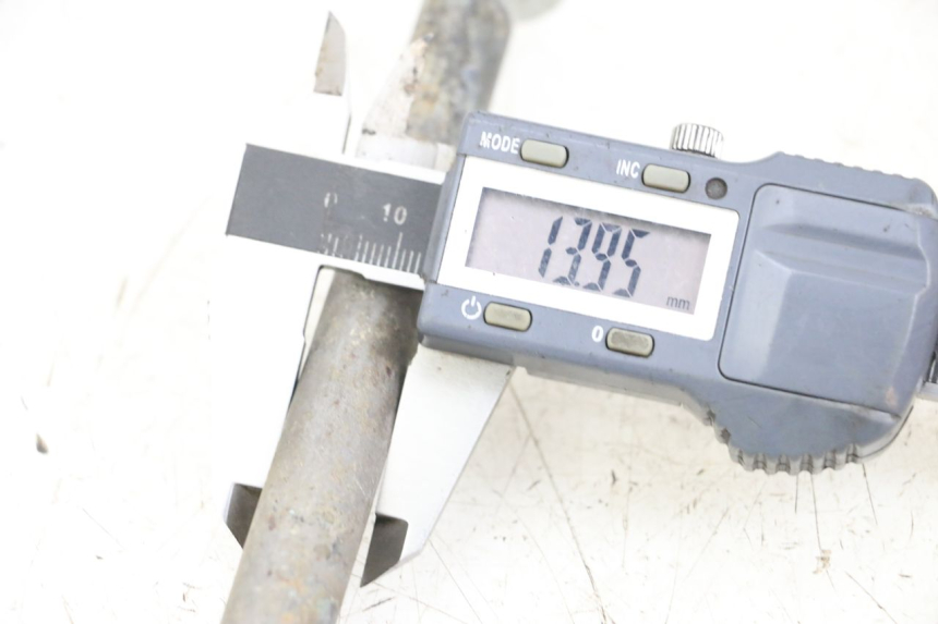 photo de Swingarm pivot bolt HYOSUNG GV AQUILA 125 (2000 - 2004) - Détail de la pièce