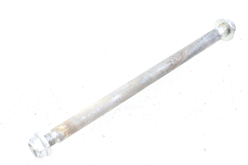 photo de Swingarm pivot bolt HYOSUNG GV AQUILA 125 (2000 - 2004) - Gros plan technique