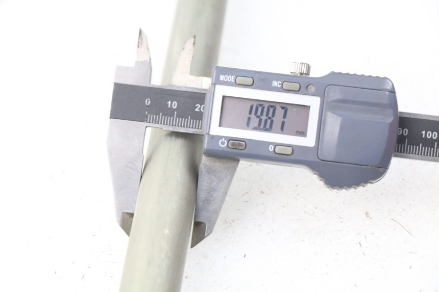 photo de AXE BRAS OSCILLANT YAMAHA FZ8 800 (2010 - 2016)