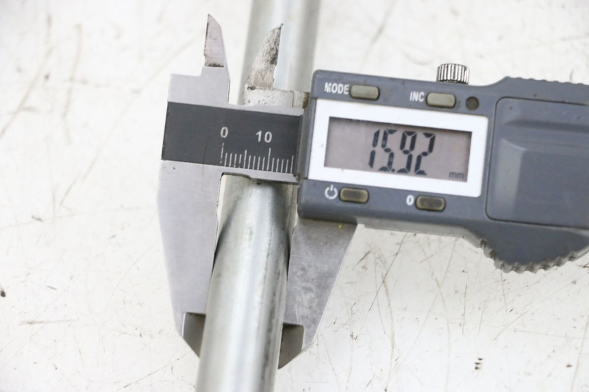 photo de AXE BRAS OSCILLANT KAWASAKI GPZ RX 1000 (1986 - 1988) - Détail de la pièce