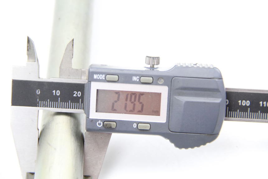 photo de AXE BRAS OSCILLANT SUZUKI GSR 600 (2005 - 2012)