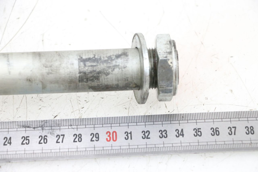 photo de AXE BRAS OSCILLANT SUZUKI GSXR GSX-R 1000 (2003 - 2004) - Détail de la pièce