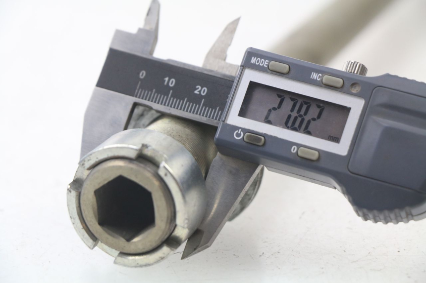 photo de AXE BRAS OSCILLANT KAWASAKI Z ABS 750 (2007 - 2013)