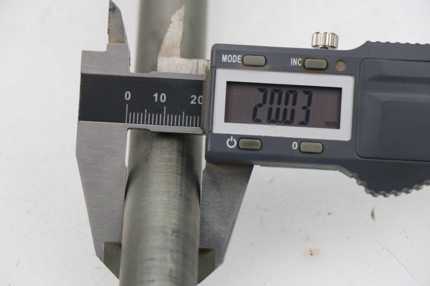photo de AXE BRAS OSCILLANT KAWASAKI Z S 750 (2003 - 2006)