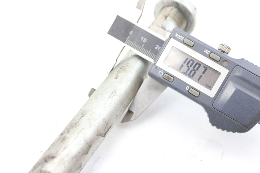 photo de AXE BRAS OSCILLANT KAWASAKI ZZR 600 (1995 - 2004)