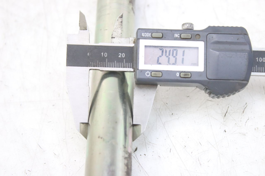 photo de AXE BRAS OSCILLANT TRIUMPH SPRINT ST 955 (1999 - 2001)
