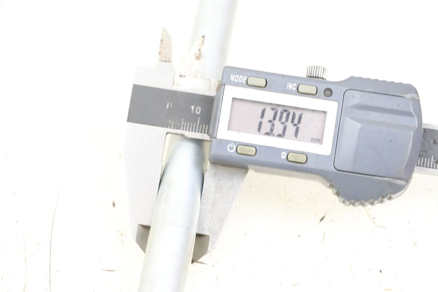 photo de AXE BRAS OSCILLANT SUZUKI GZ MARAUDER 125 (1998 - 2004)