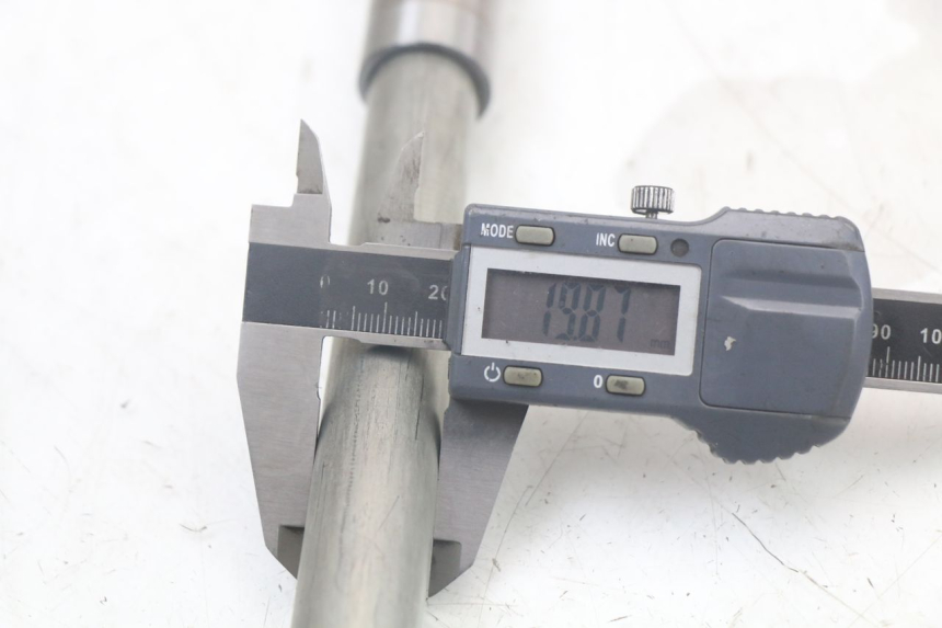 photo de AXE BRAS OSCILLANT SUZUKI SV N 650 (1999 - 2002)