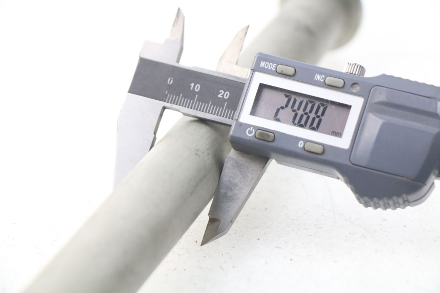 photo de AXE BRAS OSCILLANT TRIUMPH SPRINT ST ABS 1050 (2005 - 2007)
