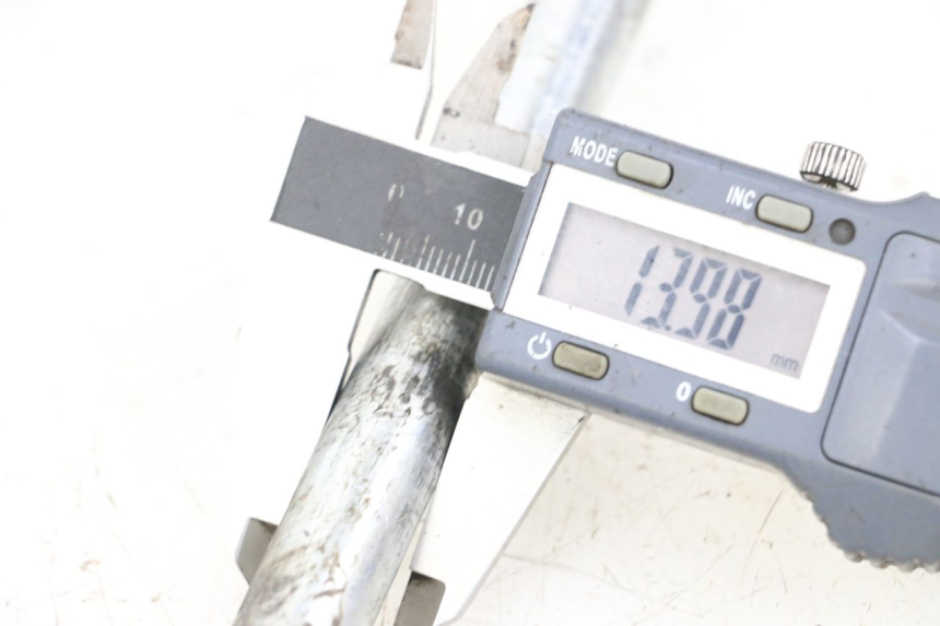 photo de Swingarm pivot bolt HYOSUNG XRX 125 (2000 - 2008)