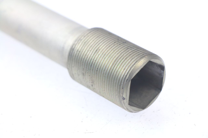photo de AXE BRAS OSCILLANT YAMAHA YZF R6 600 (2010 - 2016)