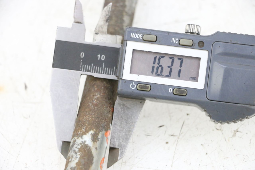 photo de AXE BRAS OSCILLANT YAMAHA YFM R RAPTOR 250 (2008 - 2014) - Détail de la pièce