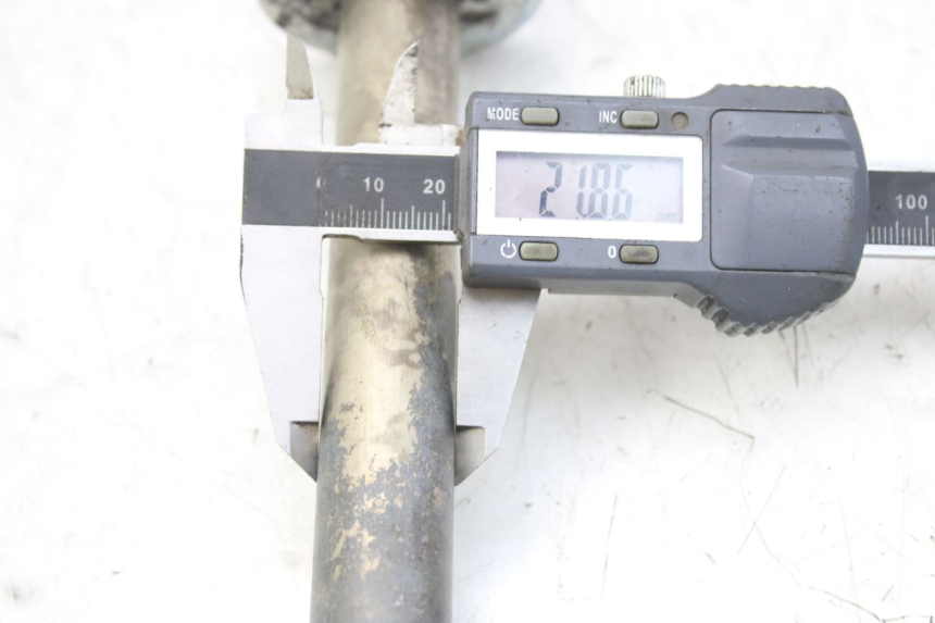 photo de AXE BRAS OSCILLANT YAMAHA YZF R1 1000 (2007 - 2008)