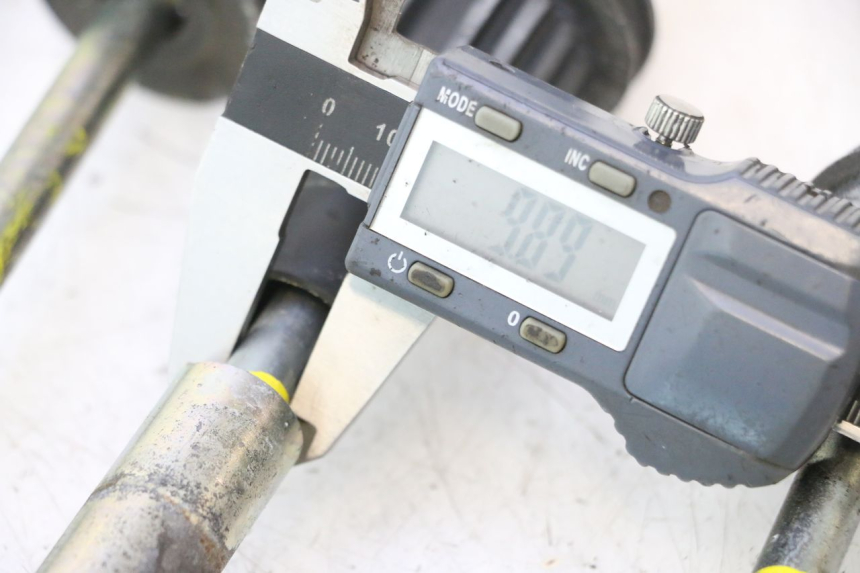 photo de AXE MOTEUR HONDA FJS SILVER WING SILVERWING 400 (2005 - 2008) - Vue d’ensemble