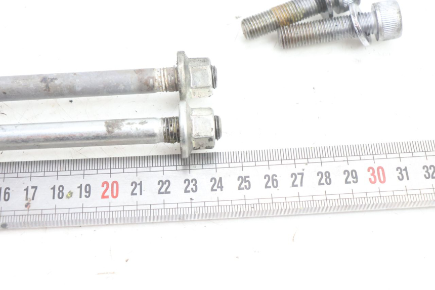 photo de AXE MOTEUR YAMAHA FZ8 800 (2010 - 2016) - Points de fixation