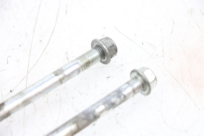 photo de AXE MOTEUR SUZUKI GSXR GSX-R 1000 (2003 - 2004) - Points de fixation