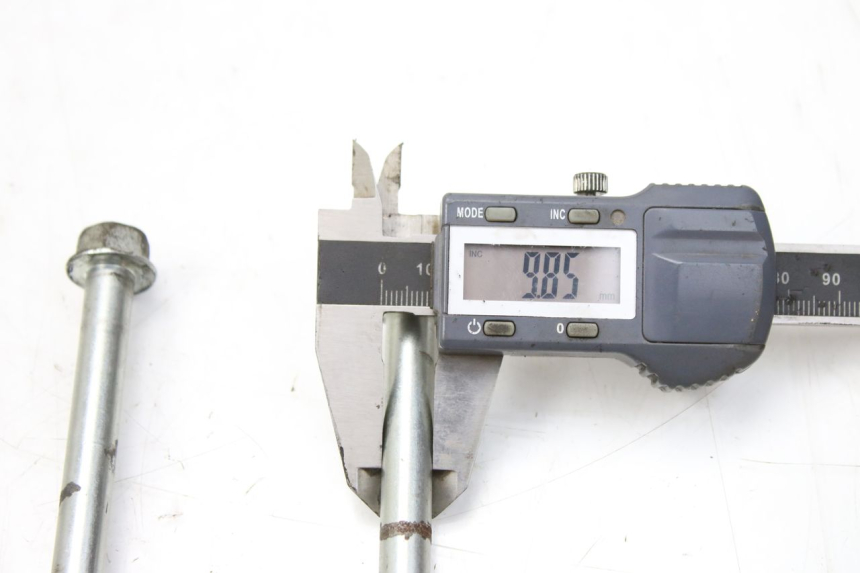 photo de AXE MOTEUR SYM HUSKY 125 (1999 - 2005) - Gros plan technique