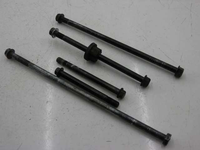 photo de AXE MOTEUR KAWASAKI ZEPHYR 550 (1991 - 1998)