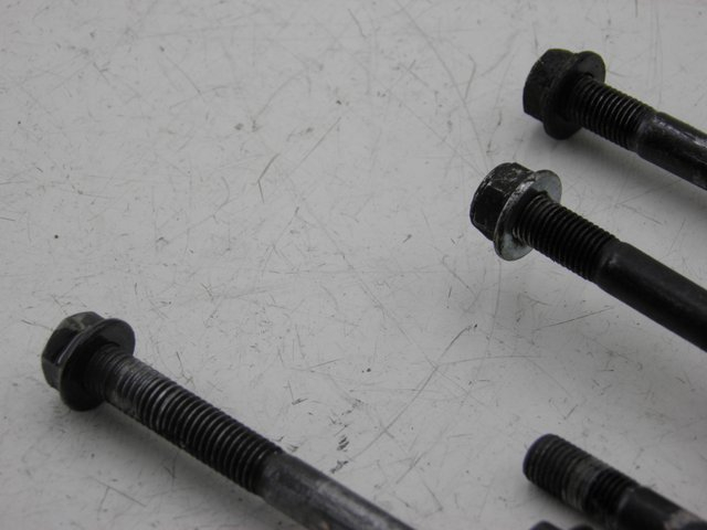 photo de AXE MOTEUR KAWASAKI ZEPHYR 550 (1991 - 1998)