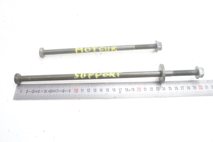 photo de AXE MOTEUR PIAGGIO X9 EVOLUTION 125 (2003 - 2007) - Gros plan technique
