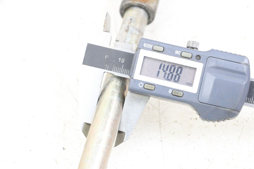 photo de Essieu arrière HYOSUNG GV AQUILA 125 (2000 - 2004) - Détail de la pièce