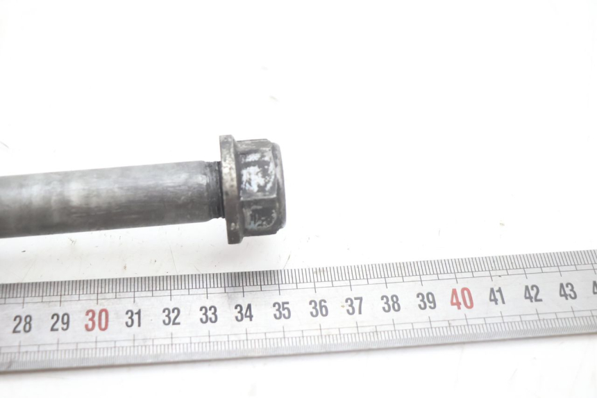 photo de AXE ROUE ARRIERE HONDA CB F HORNET 600 (2005 - 2006) - Autre angle de vue