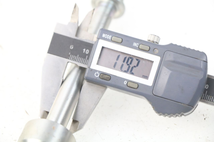 photo de AXE ROUE ARRIERE HONDA CRF-F CRF F 110 (2019 - 2022) - Détail de la pièce