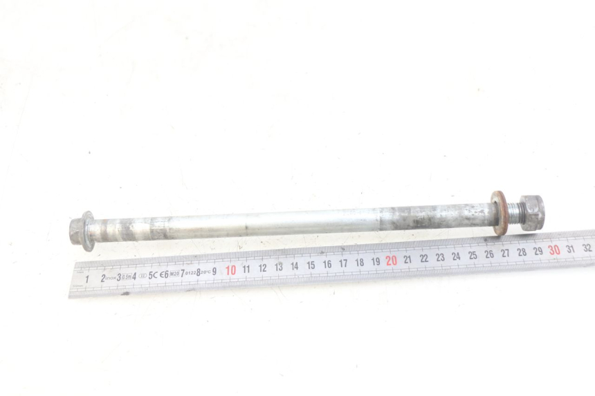 photo de AXE ROUE ARRIERE DAELIM VL DAYSTAR 125 (2000 - 2011)