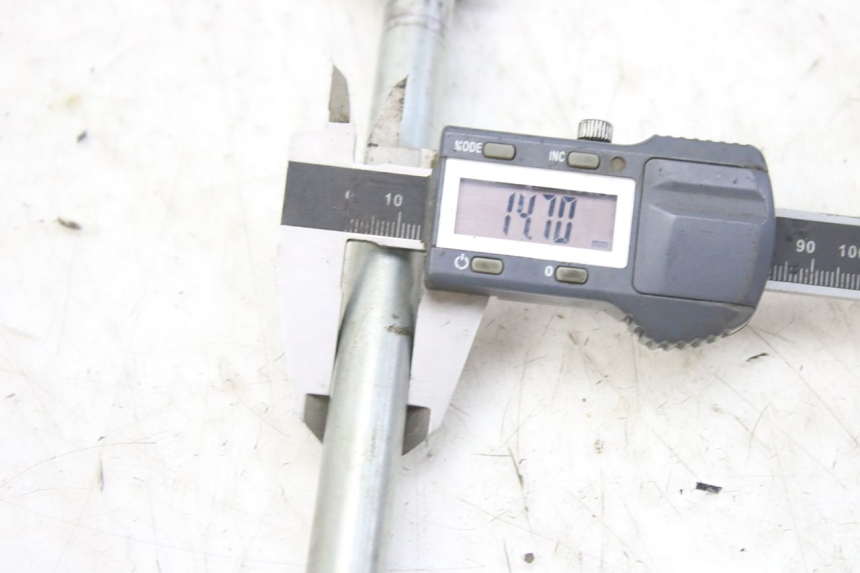 photo de AXE ROUE ARRIERE DERBI GPR 50 (2004 - 2009)