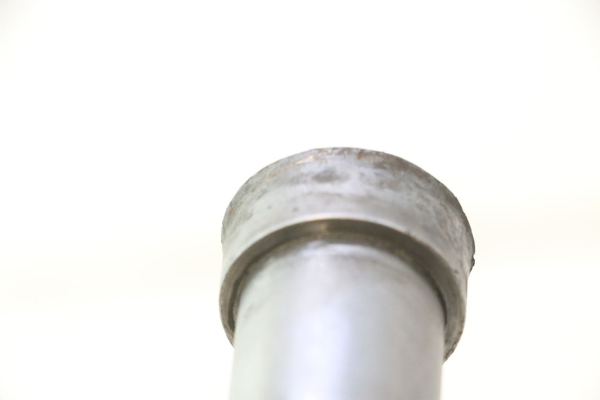 photo de AXE ROUE ARRIERE GILERA GP 800 (2007 - 2013) - État de surface