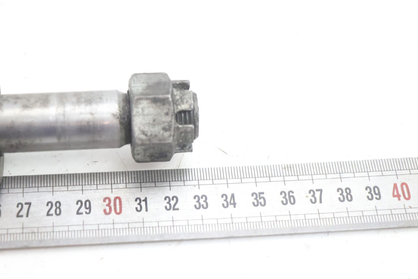 photo de AXE ROUE ARRIERE KAWASAKI GPX F ZX750F 750 (1986 - 1990) - Autre angle de vue