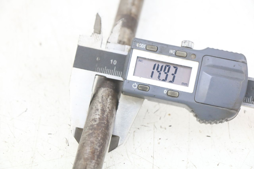 photo de AXE ROUE ARRIERE HONDA CM 125 (1983 - 2003)
