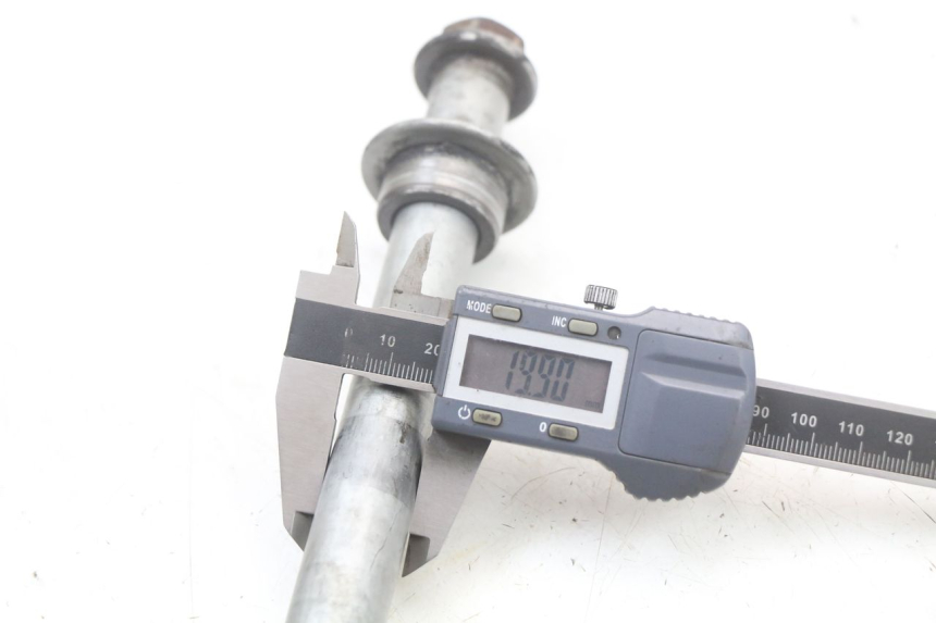 photo de AXE ROUE ARRIERE HONDA NTV DEAUVILLE 650 (1998 - 2001)
