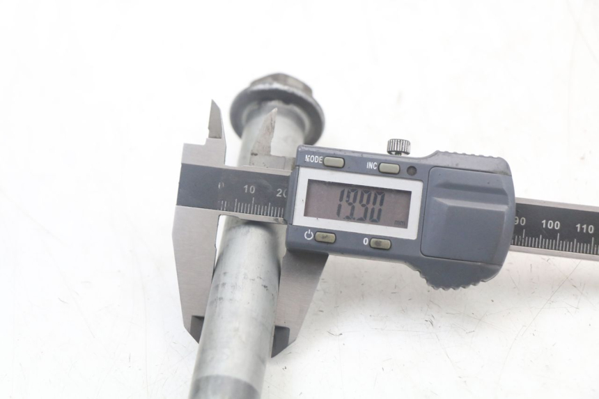 photo de AXE ROUE ARRIERE HONDA NTV DEAUVILLE 650 (1998 - 2001)