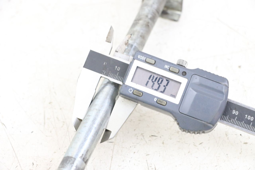 photo de AXE ROUE ARRIERE HYOSUNG GF 125 (2001 - 2005)