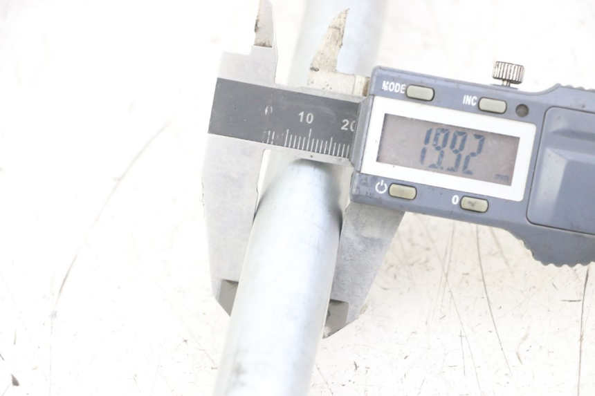 photo de AXE ROUE ARRIERE KAWASAKI ER-6 ER6 N 650 (2012 - 2016)